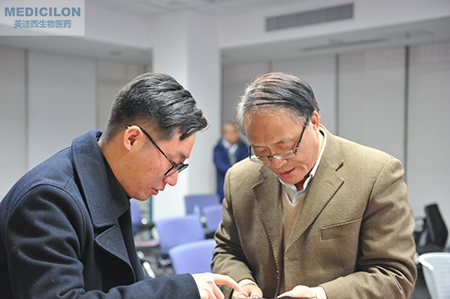 不朽情缘mg官网临床前副总裁顾性初博士为与会者答疑解惑