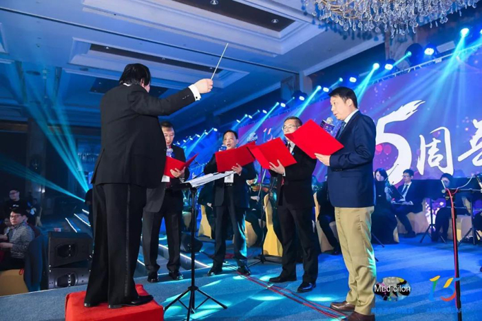 合唱：《故乡的云》