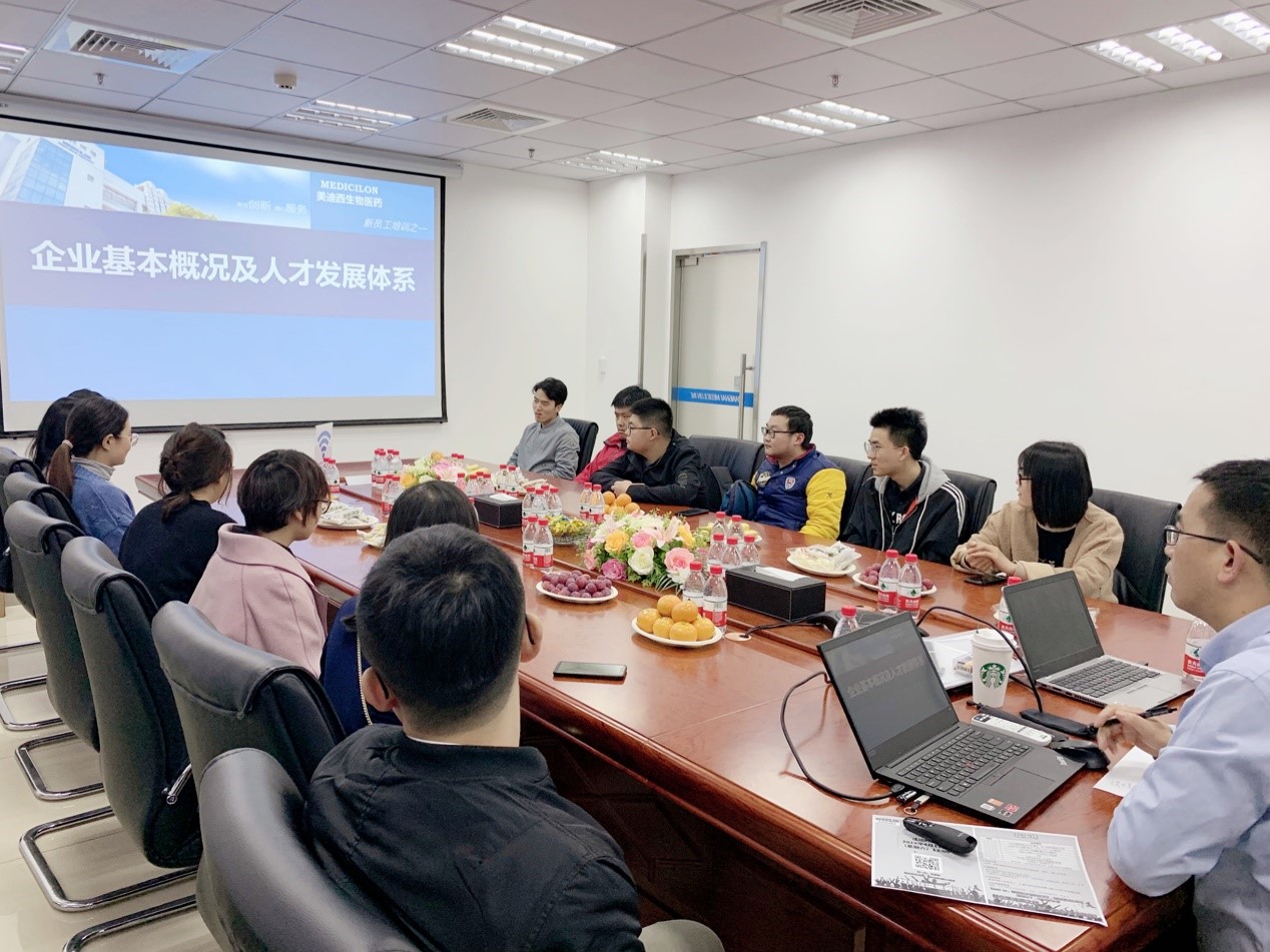 走进不朽情缘mg官网，与学子共话成长