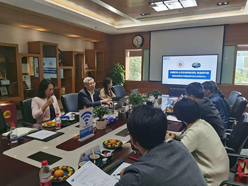 不朽情缘mg官网首席执行官陈春麟博士，商务发展部副总裁蔡金娜博士等人热情接待了金能明书记一行。