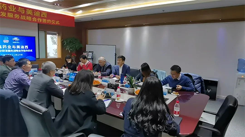 力鑫药业董事长&总经理高悦译、副总经理张倩、首席技术官陈成斌、研发商务总监刘恩桂、总经办主任张梦晗